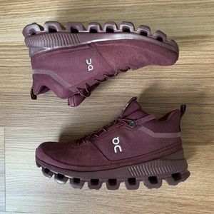 BRAND NEW Womens On Cloud running size 7.5